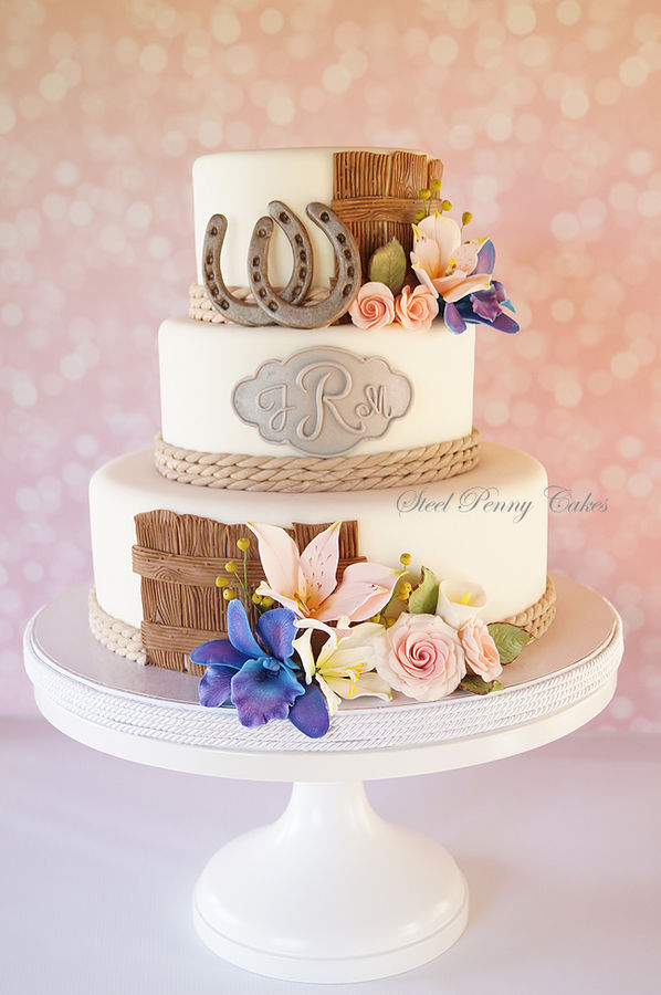 Horse shoe wedding cake